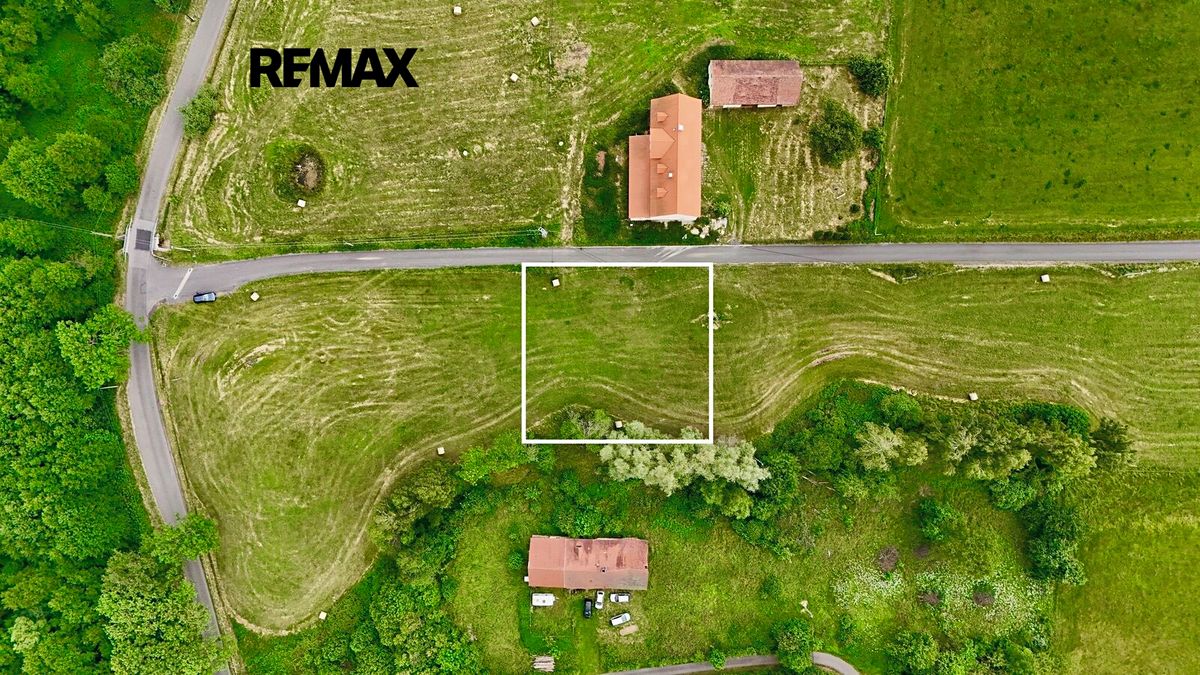 Prodej stavebního pozemku 1809 m² – fotografie 3