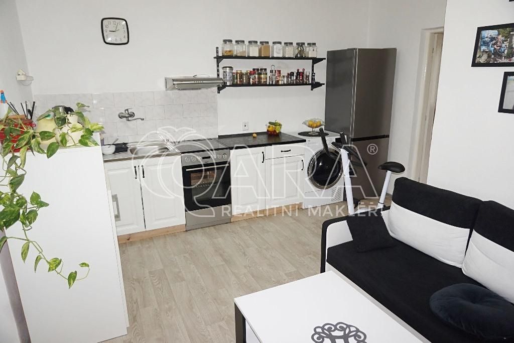 Prodej rodinného domu 92 m², pozemek 692 m² – fotografie 2