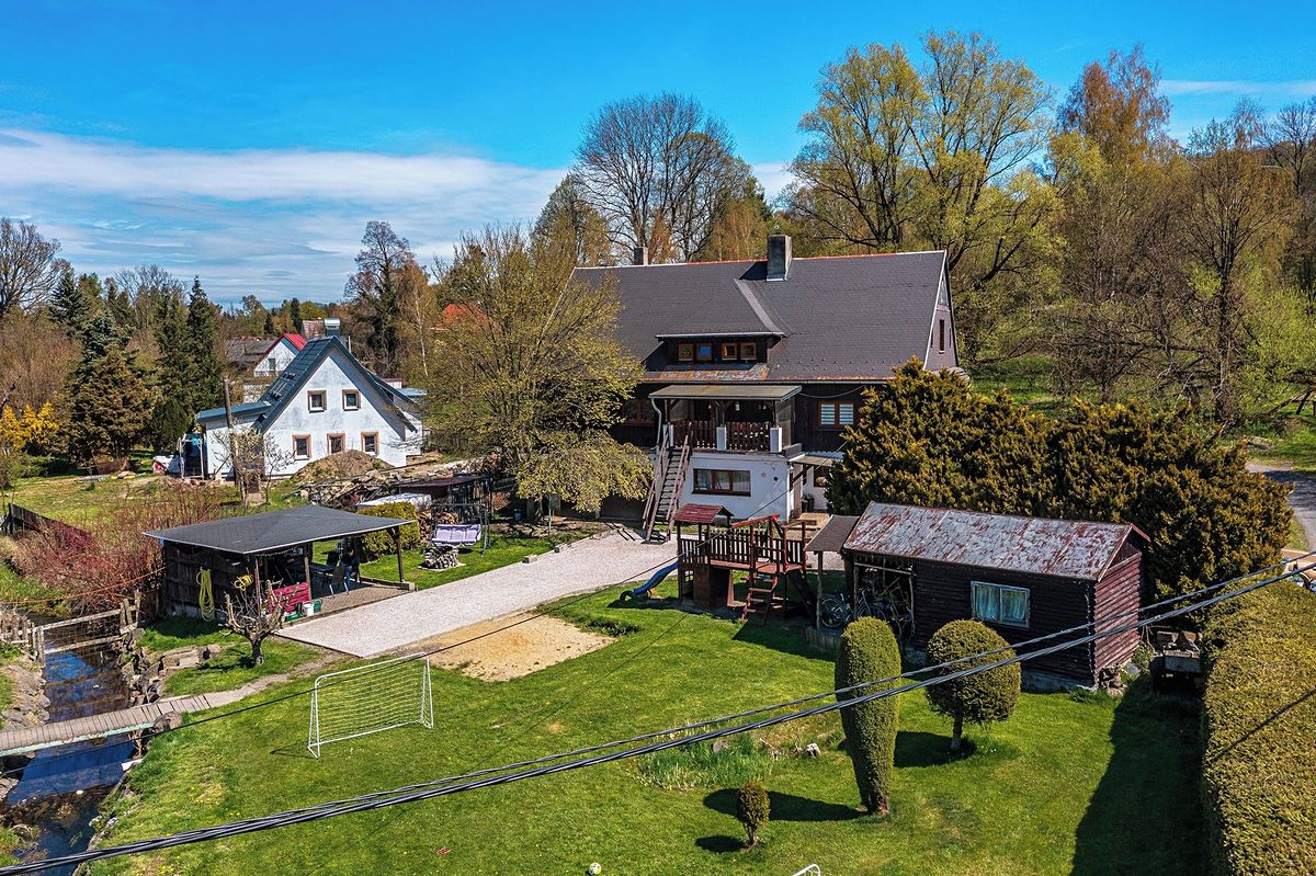 Prodej rodinného domu 380 m², pozemek 1881 m² – fotografie 2
