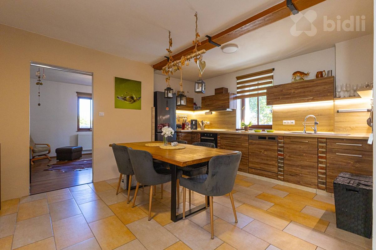 Prodej rodinného domu 180 m², pozemek 338 m² – fotografie 5