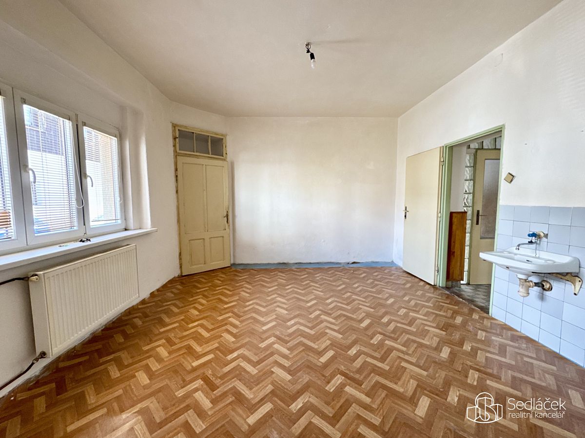 Prodej rodinného domu 150 m², pozemek 164 m² – fotografie 3