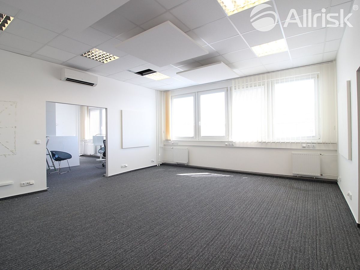 Pronájem kanceláře 105 m² – fotografie 2