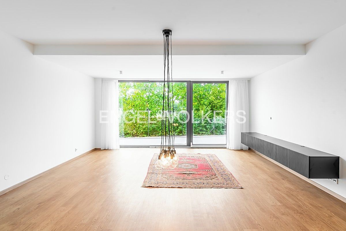 Pronájem vily 165 m², pozemek 120 m² – fotografie 2