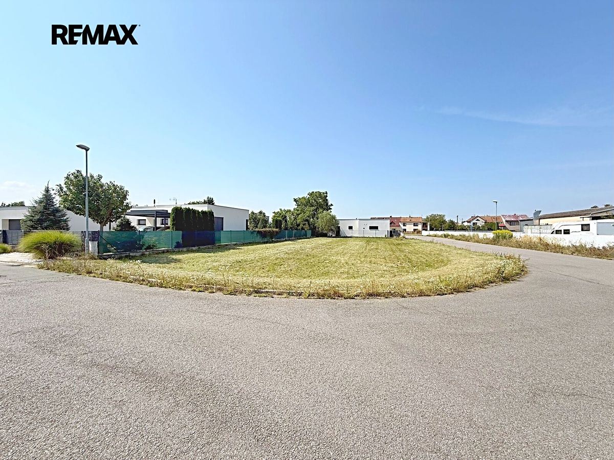 Prodej stavebního pozemku 893 m² – fotografie 3