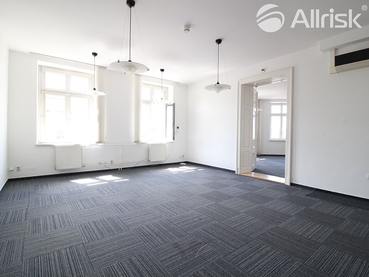 Pronájem kanceláře 200 m² – fotografie 2