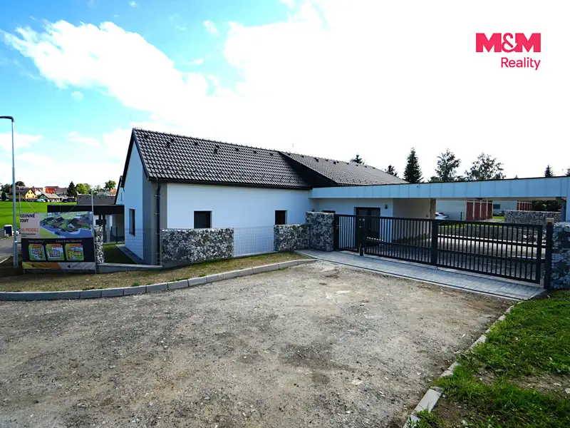 Prodej rodinného domu 180 m², pozemek 582 m², Šumavské Hoštice – náhled fotky 2