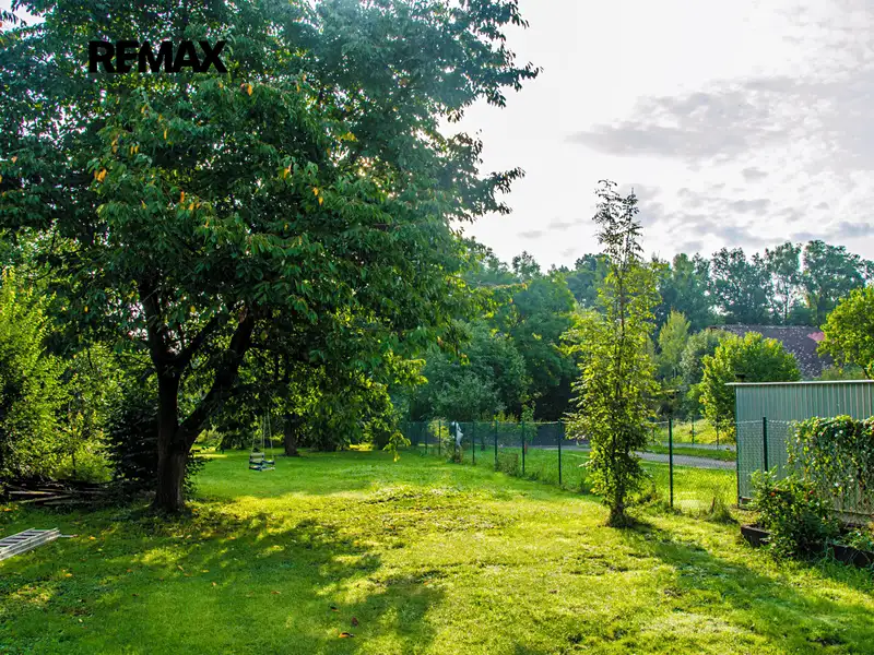 Prodej stavebního pozemku 606 m², Benátky – náhled fotky 2