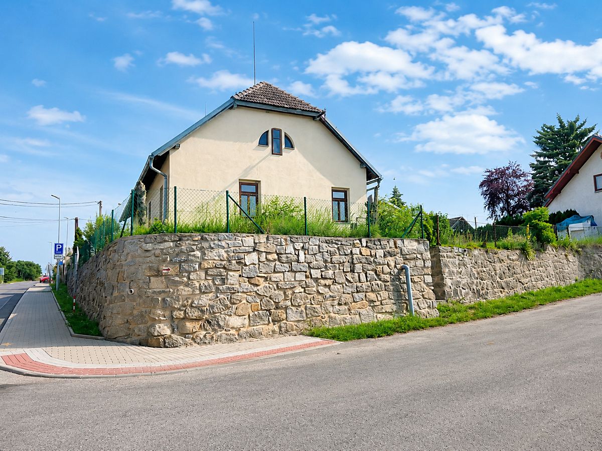 Prodej vícegeneračního domu 180 m², pozemek 1359 m² – fotografie 2