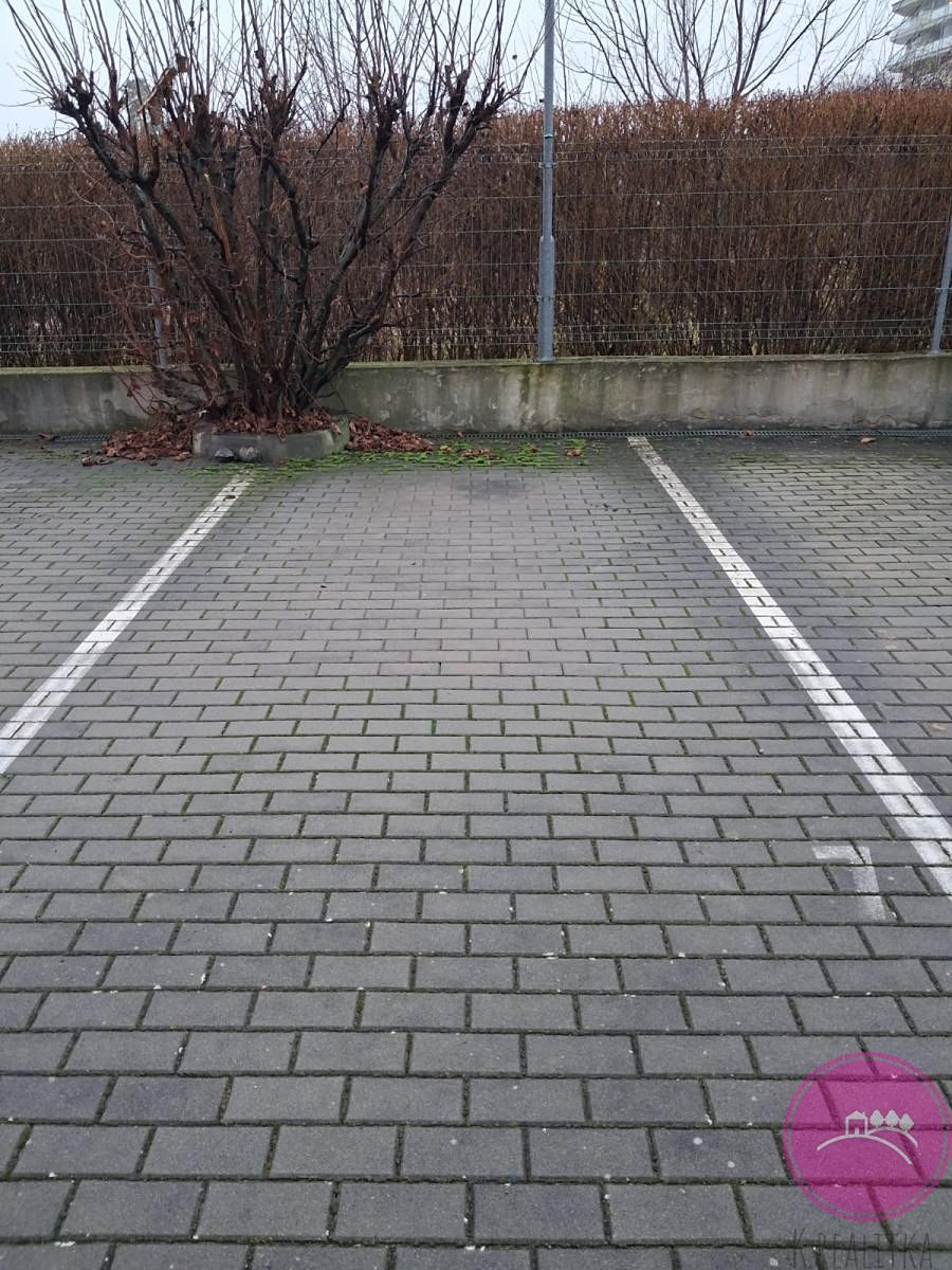 Pronájem garážového stání 15 m² – fotografie 3