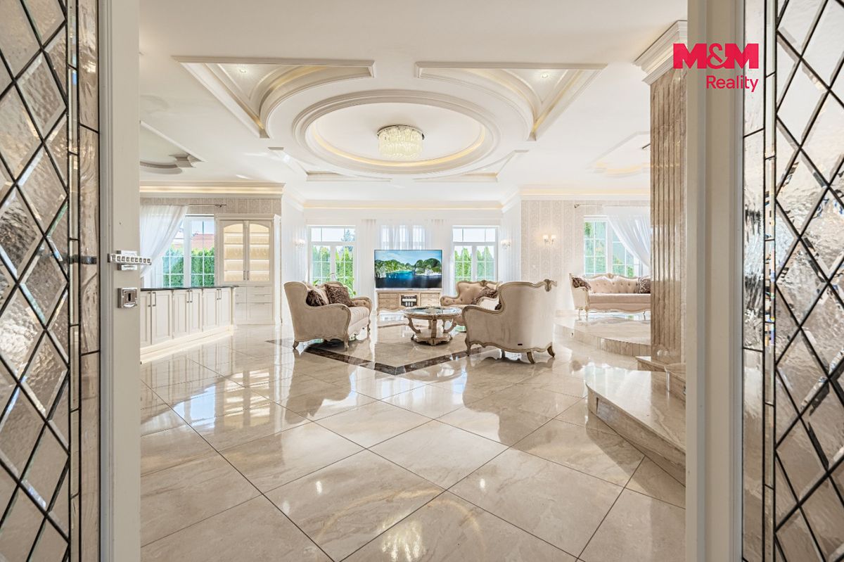 Prodej obchodního prostoru 356 m² – fotografie 2