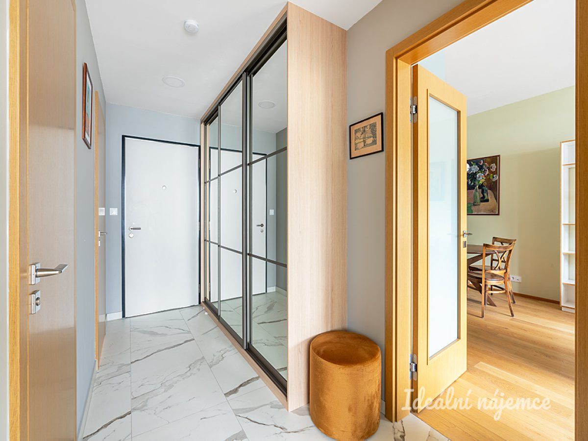Pronájem bytu 2+kk 58 m² – fotografie 2