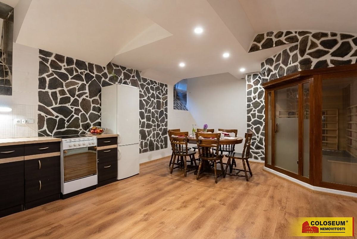 Pronájem bytu 4+kk 94 m² – fotografie 2
