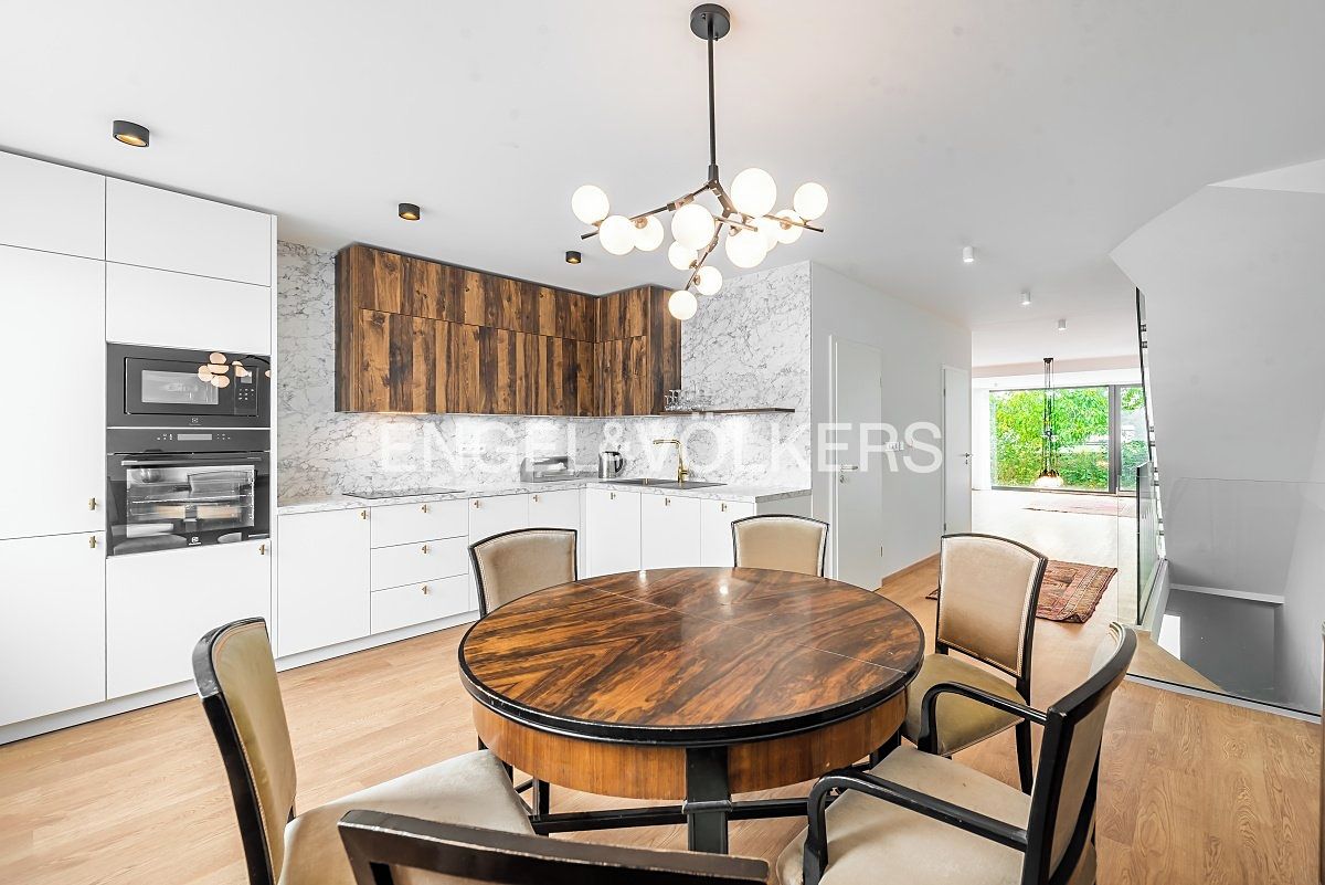 Pronájem vily 165 m², pozemek 120 m² – fotografie 3
