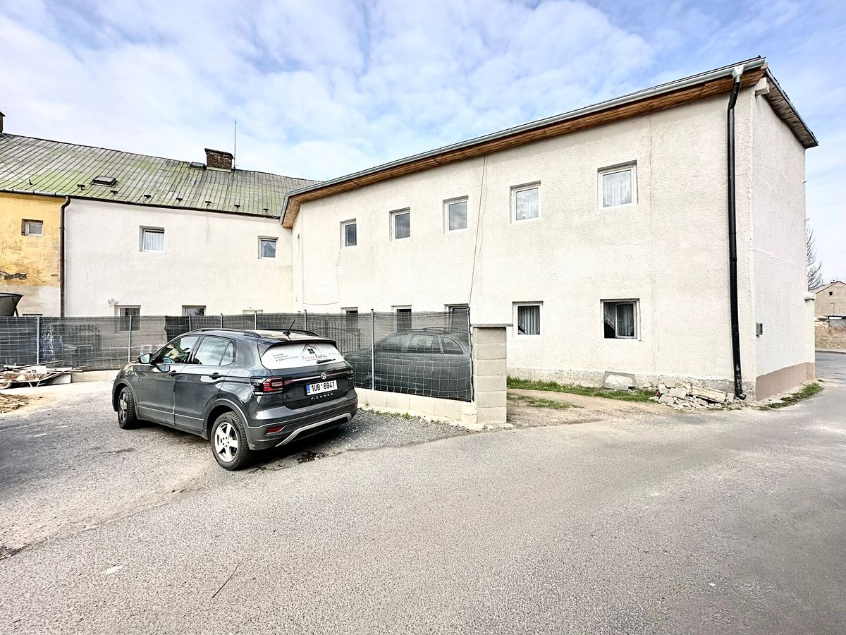 Prodej rodinného domu 194 m², pozemek 200 m² – fotografie 2