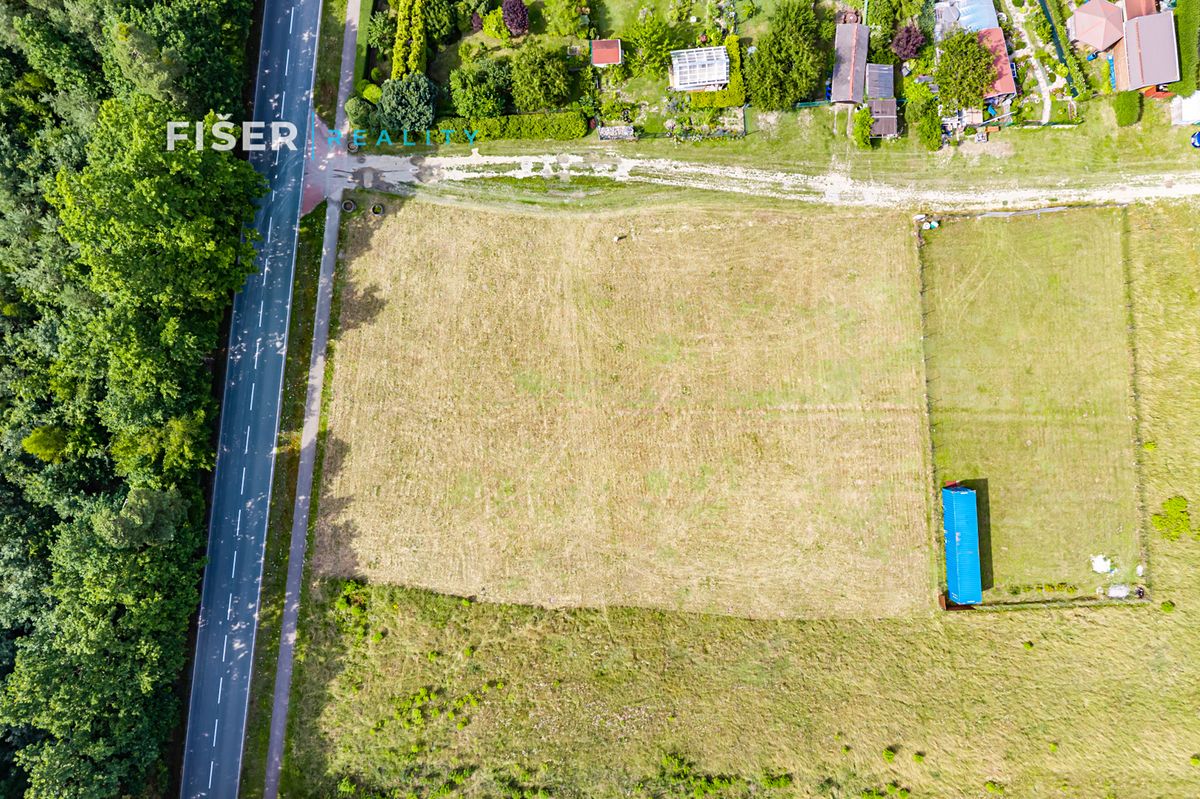 Prodej stavebního pozemku 900 m² – fotografie 2