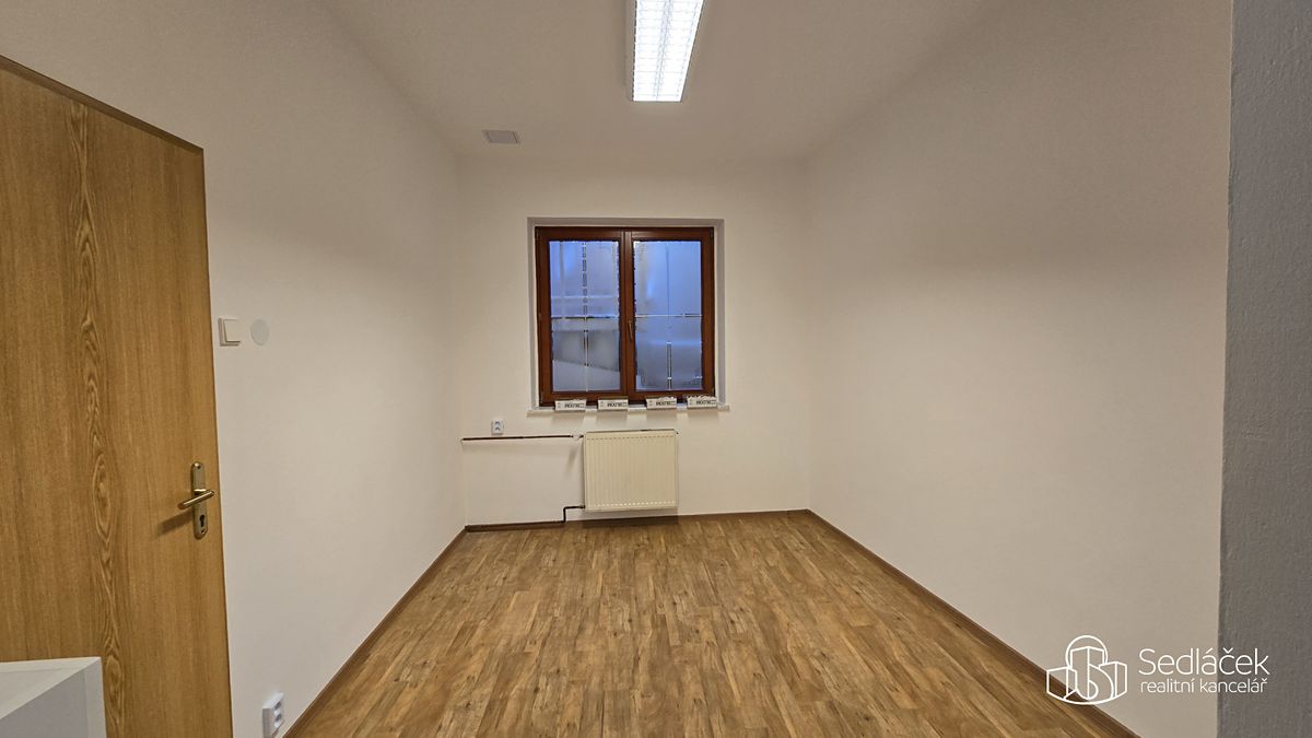 Pronájem kanceláře 25 m² – fotografie 3