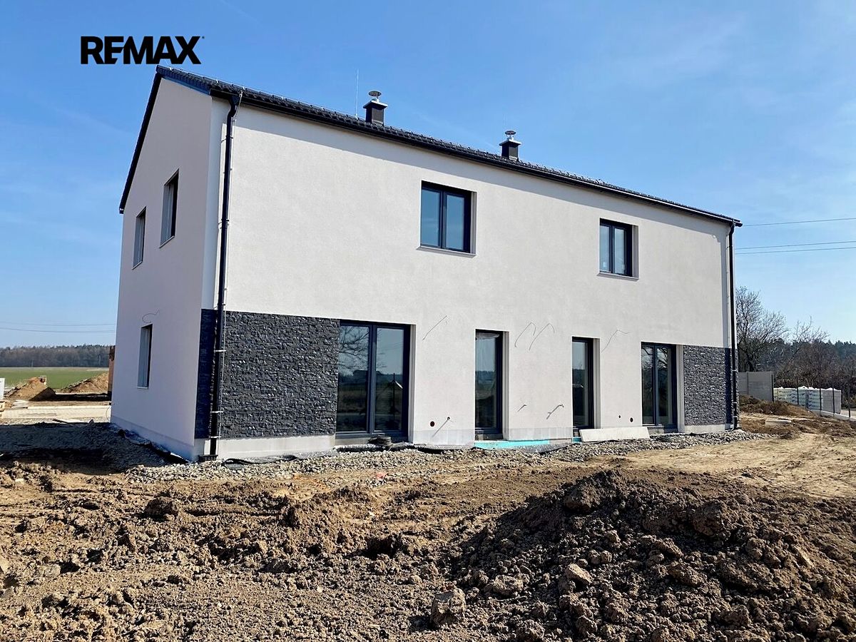 Prodej rodinného domu 139 m², pozemek 1231 m² – fotografie 2