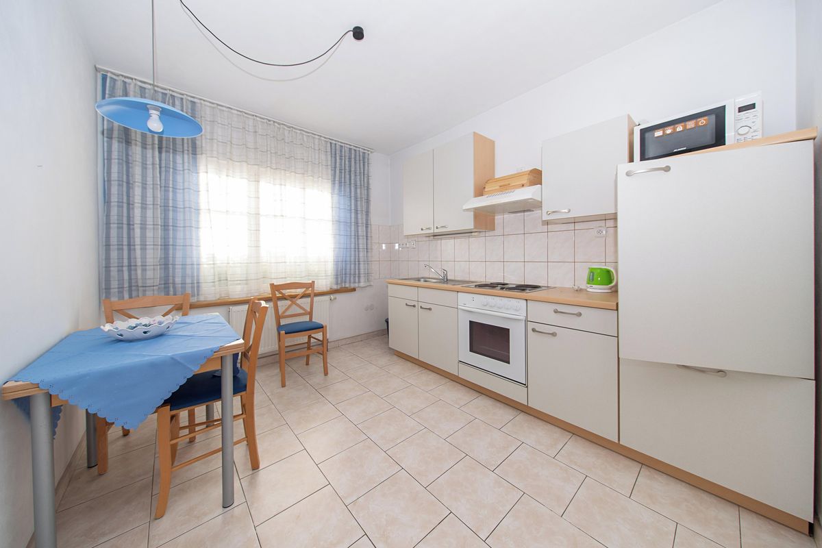 Pronájem bytu 2+1 100 m² – fotografie 2