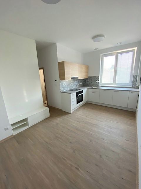 Pronájem bytu 1+kk 26 m² – fotografie 3