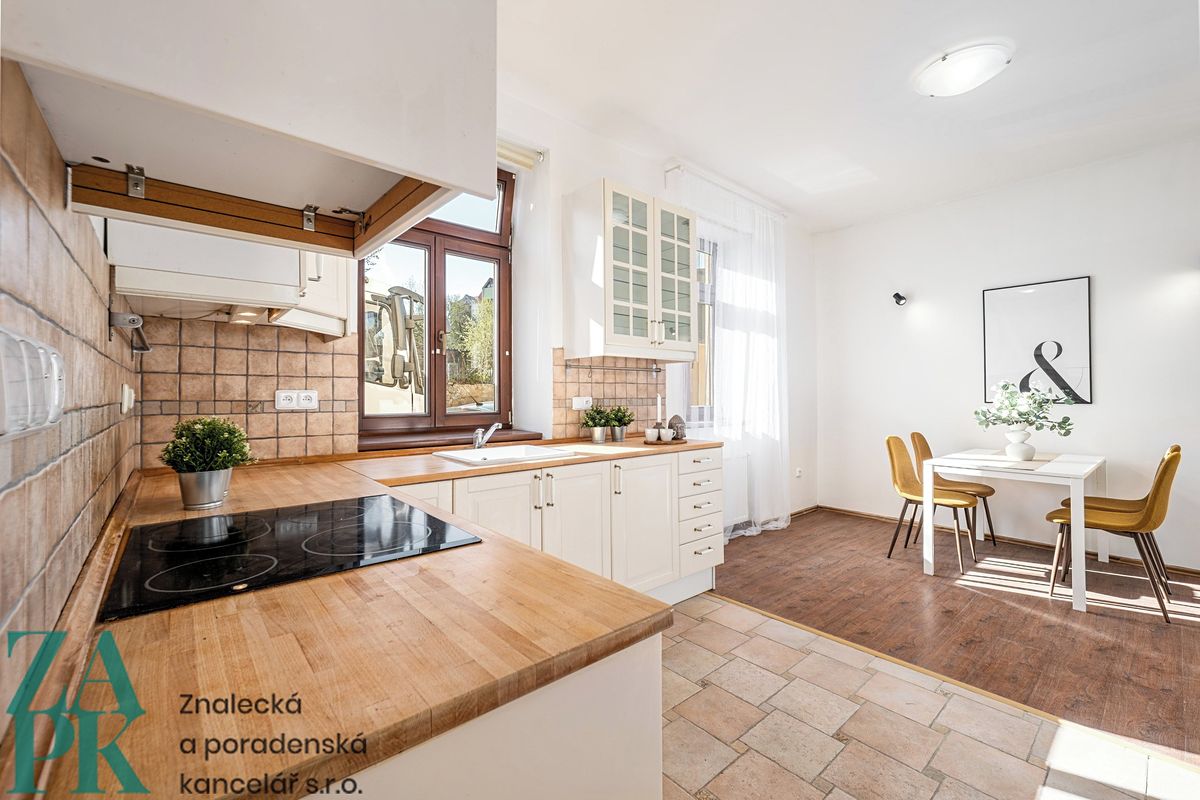 Prodej rodinného domu 166 m², pozemek 331 m² – fotografie 2