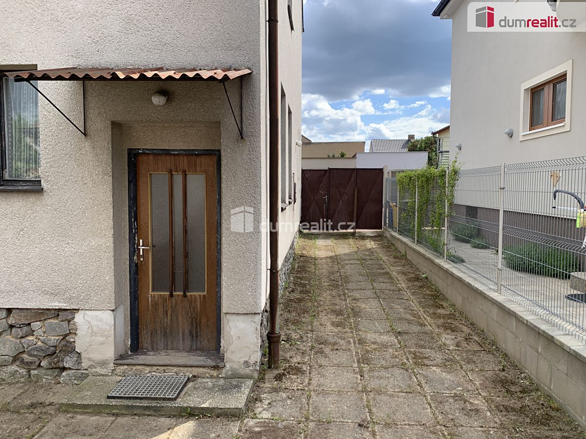 Prodej rodinného domu 160 m², pozemek 217 m² – fotografie 2