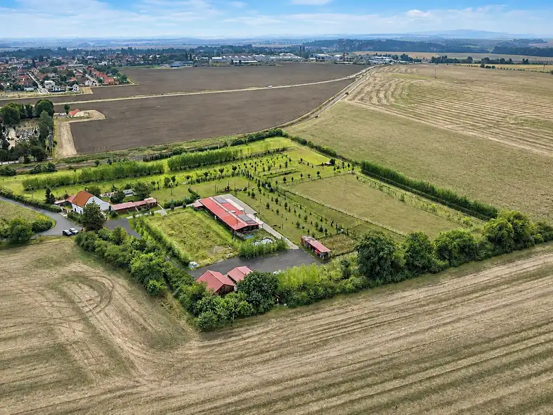 Prodej komerčního pozemku 35798 m², Pečky – náhled fotky 1