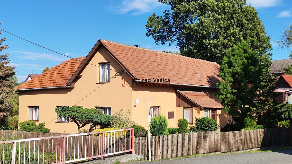 Prodej rodinného domu 200 m², pozemek 1750 m²