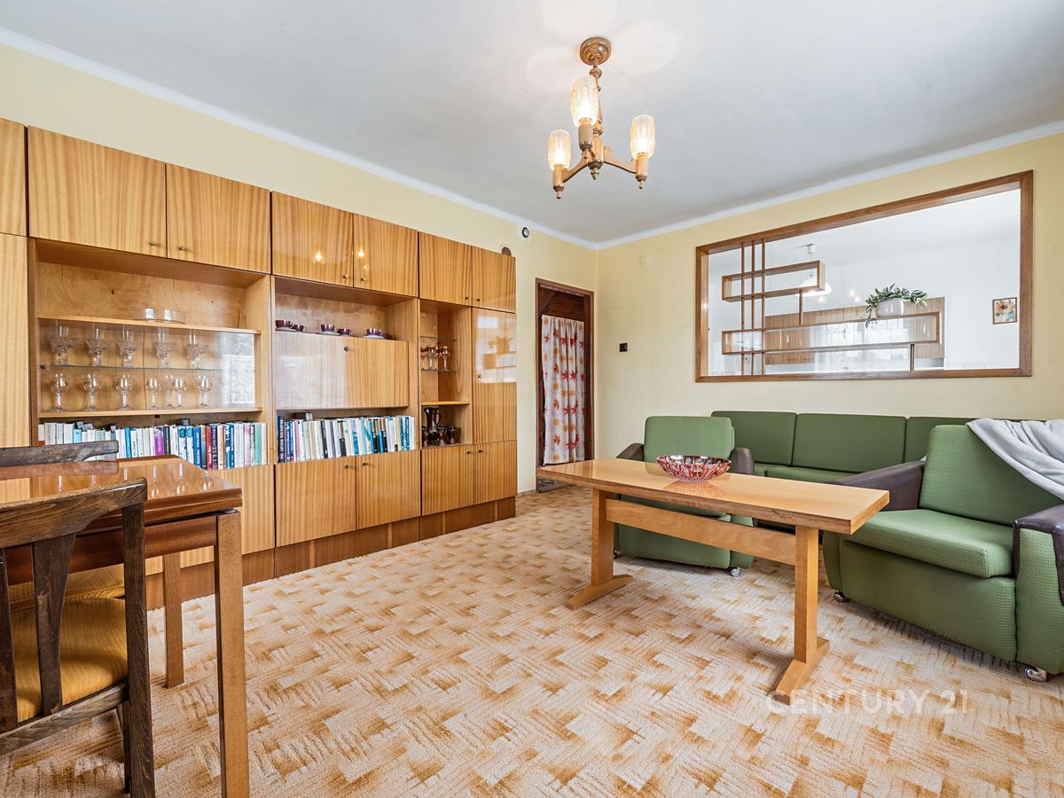 Prodej rodinného domu 140 m², pozemek 1269 m² – fotografie 2