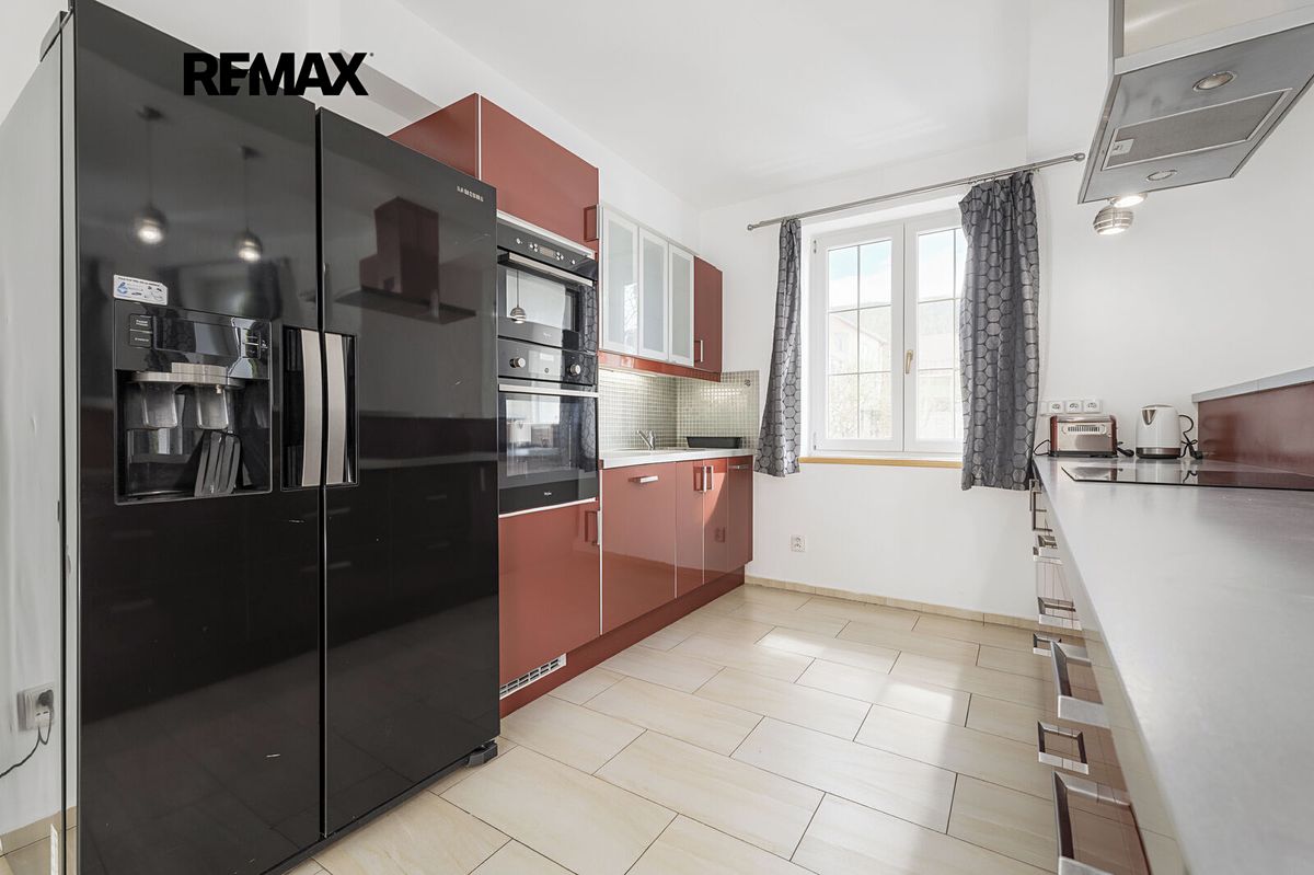 Prodej rodinného domu 196 m², pozemek 480 m² – fotografie 3