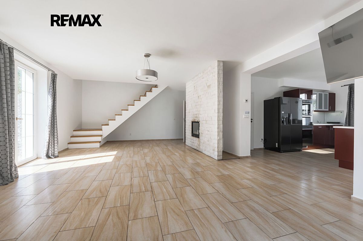 Prodej rodinného domu 196 m², pozemek 480 m² – fotografie 5