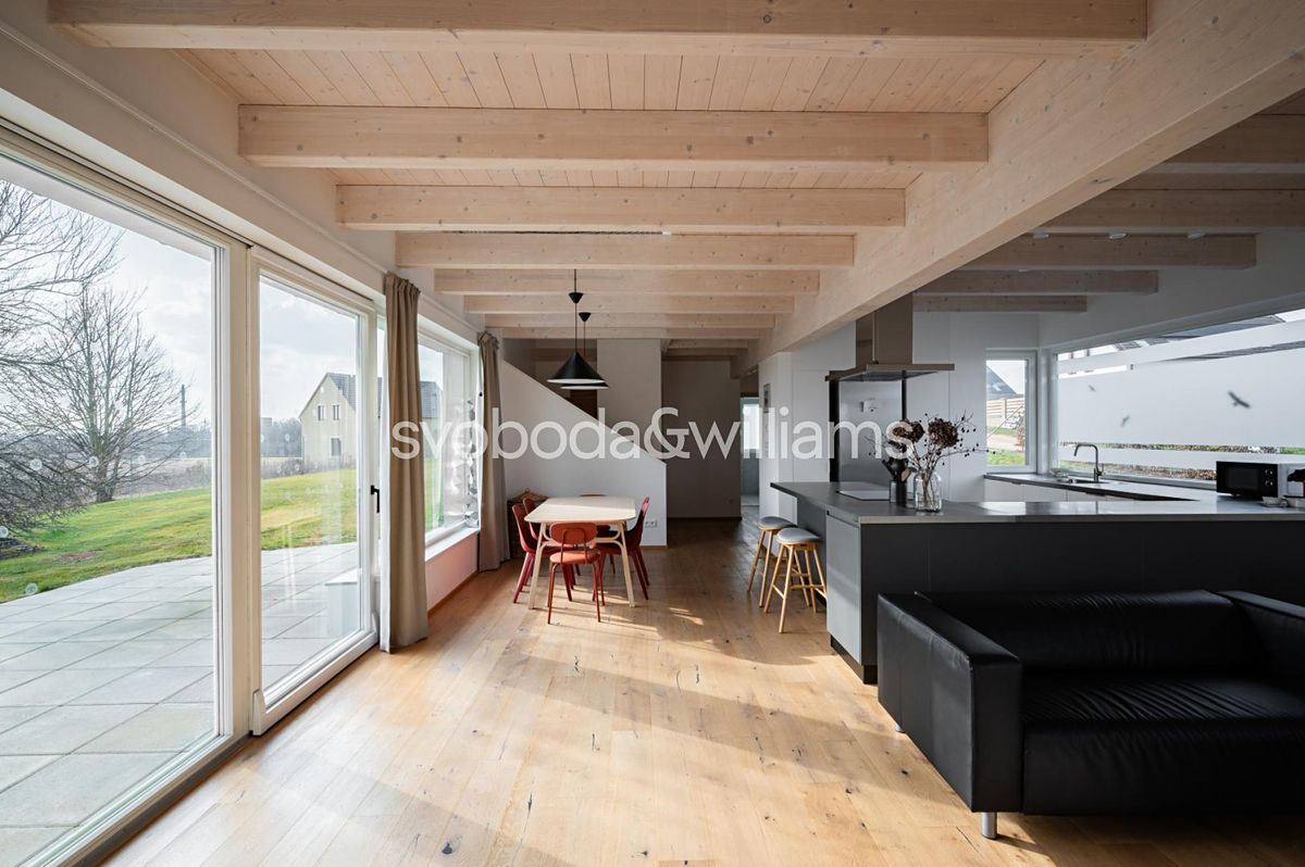 Prodej rodinného domu 137 m², pozemek 1085 m² – fotografie 2