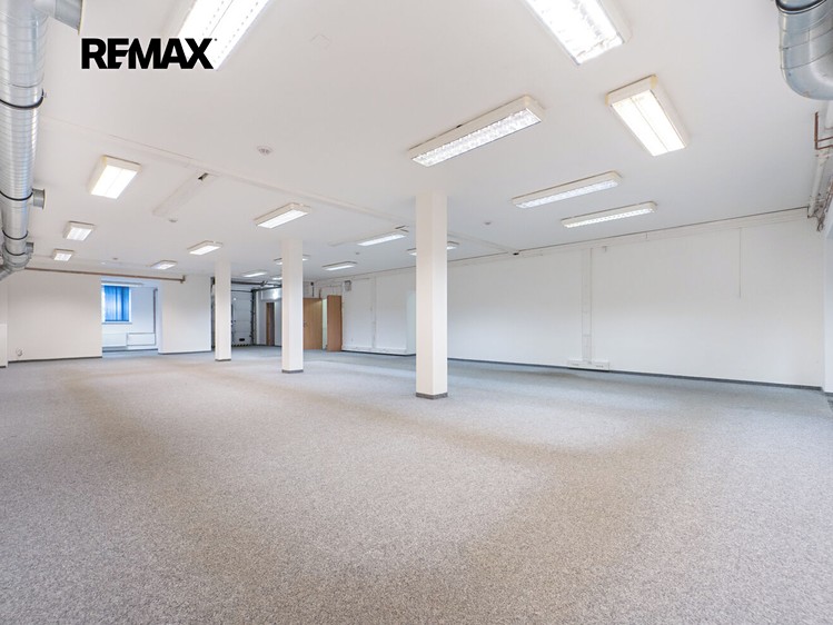 Комерційне приміщення в оренду, 297 м² (15 з 21)