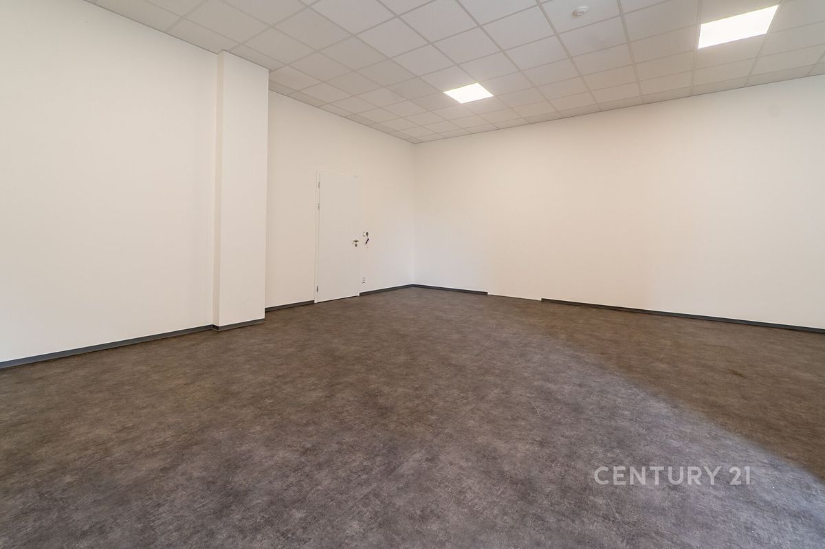 Pronájem kanceláře 58 m² – fotografie 3