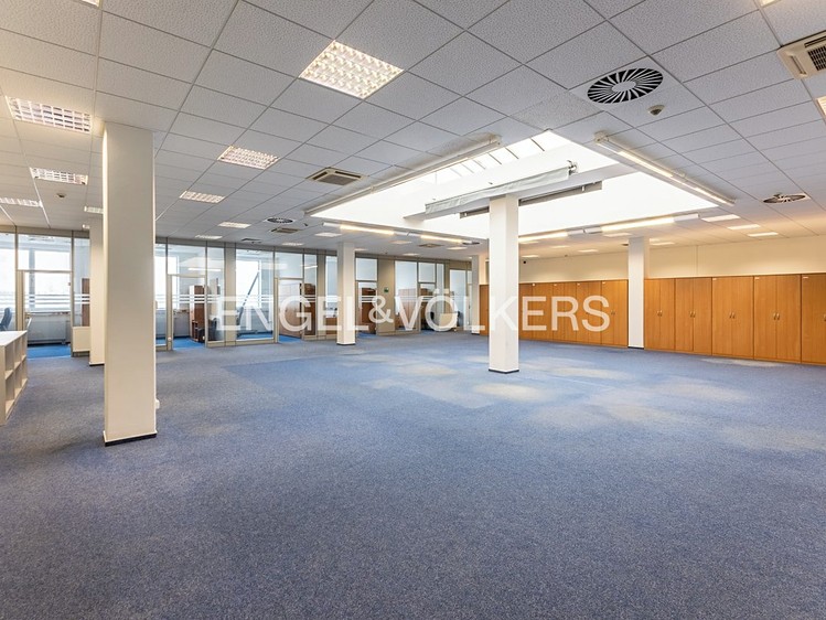 Комерційне приміщення в оренду, 1 386 м² (1 з 23)