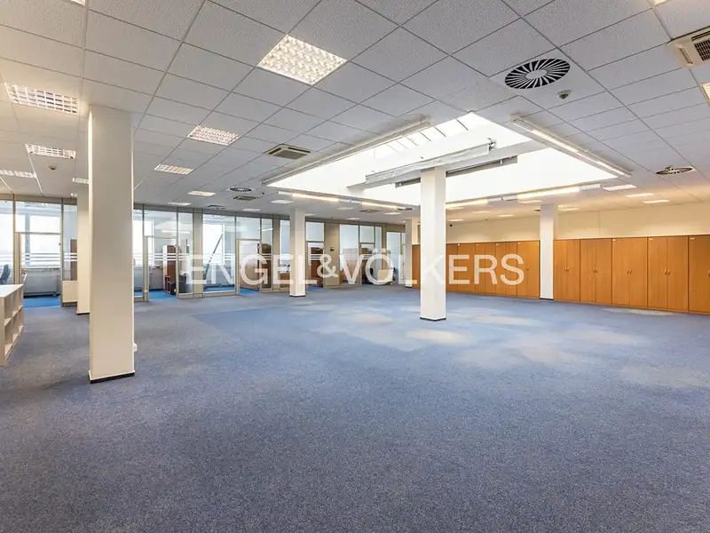Pronájem kanceláře 1386 m², Plzeň – náhled fotky 1