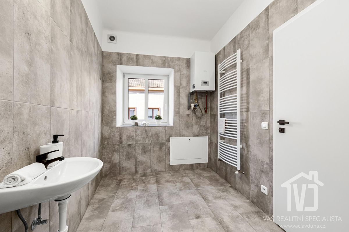 Prodej vícegeneračního domu 143 m², pozemek 130 m² – fotografie 5