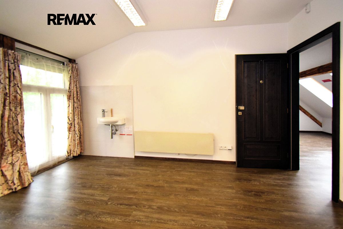 Pronájem kanceláře 46 m² – fotografie 3