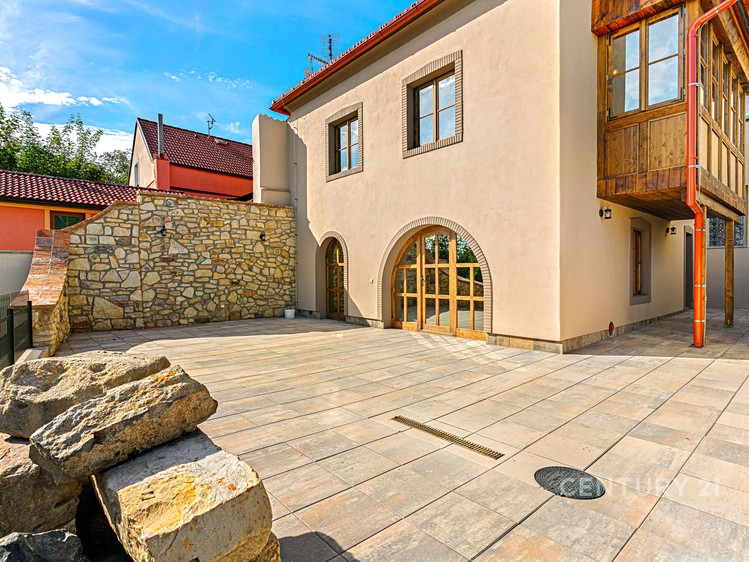 Haus zum Kauf, 370 m² (1 von 58)