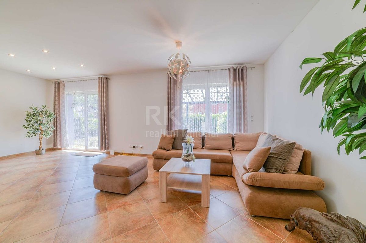 Prodej rodinného domu 190 m², pozemek 490 m² – fotografie 5