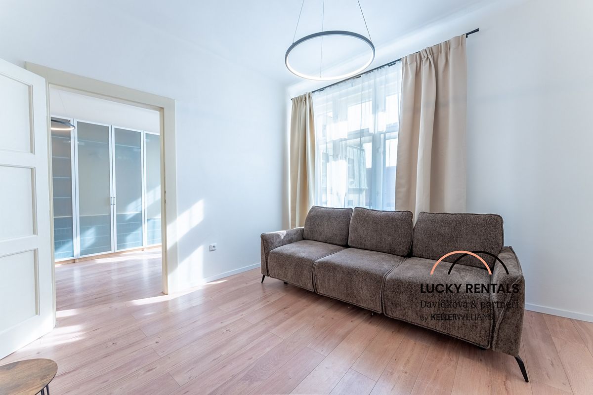 Pronájem bytu 2+1 65 m² – fotografie 3