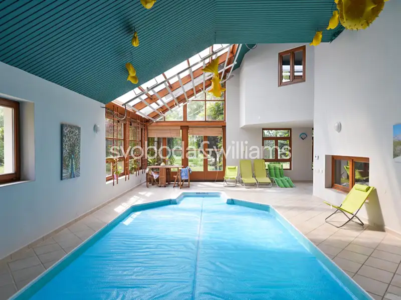 Prodej rodinného domu 500 m², pozemek 2240 m², Úhonice – náhled fotky 2