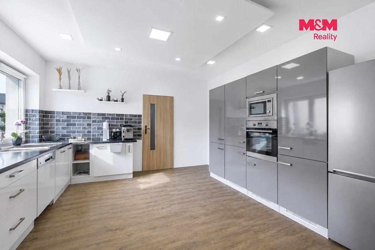 Prodej rodinného domu 150 m², pozemek 1625 m² – fotografie 3