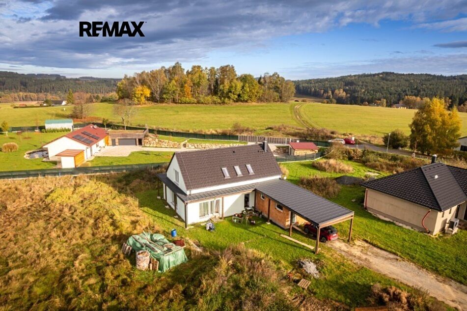 Prodej rodinného domu 160 m², pozemek 1035 m² – fotografie 2