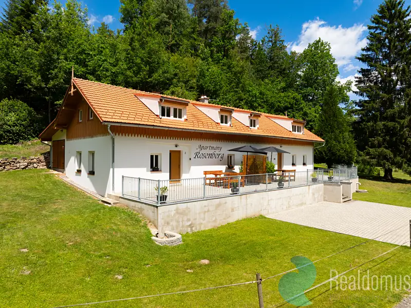 Prodej rodinného domu 302 m², pozemek 926 m², Rožmberk nad Vltavou – náhled fotky 1