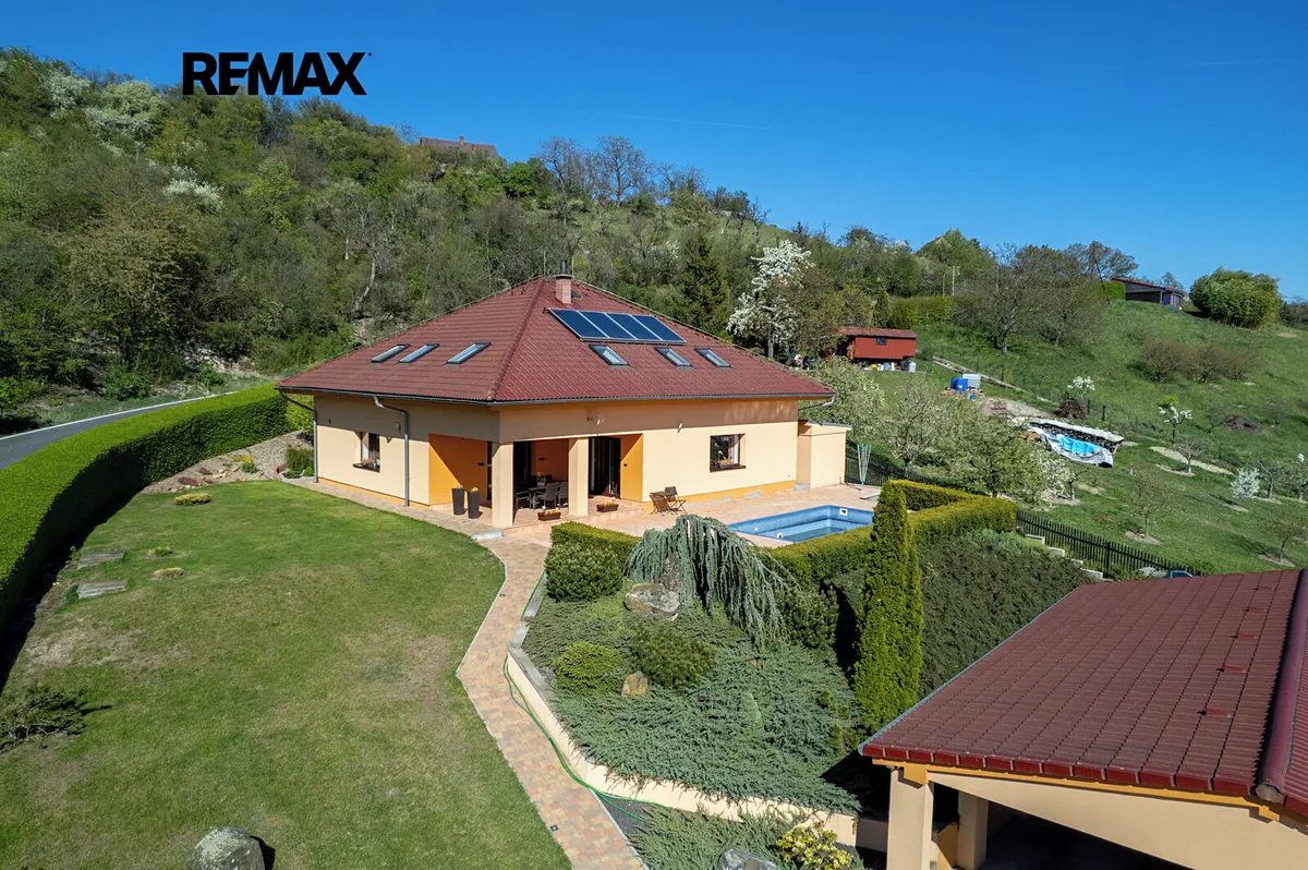 Prodej rodinného domu 237 m², pozemek 1501 m²