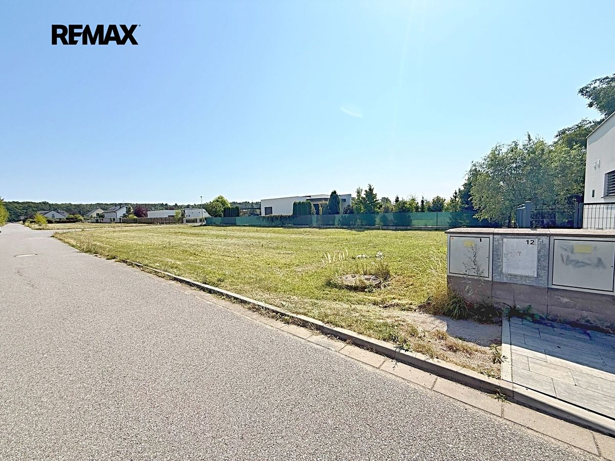 Prodej stavebního pozemku 893 m² – fotografie 2
