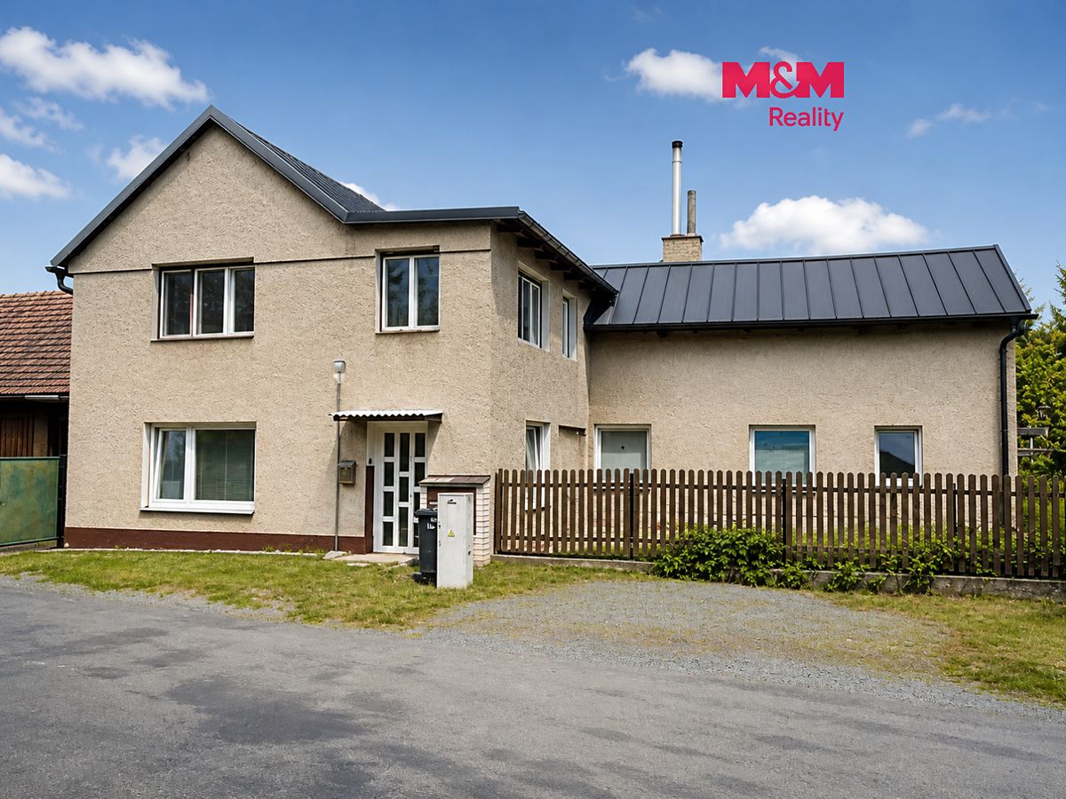 Prodej rodinného domu 313 m², pozemek 927 m²