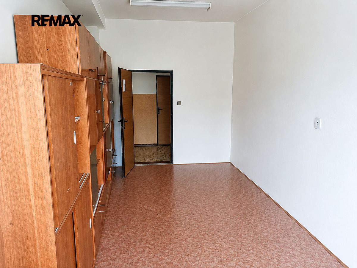 Pronájem kanceláře 50 m² – fotografie 3
