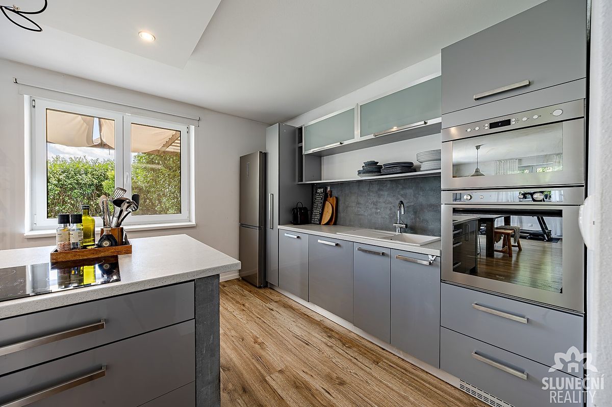 Prodej rodinného domu 206 m², pozemek 637 m² – fotografie 4