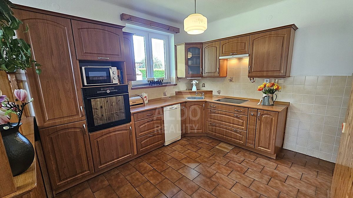 Prodej rodinného domu 130 m², pozemek 1020 m² – fotografie 3
